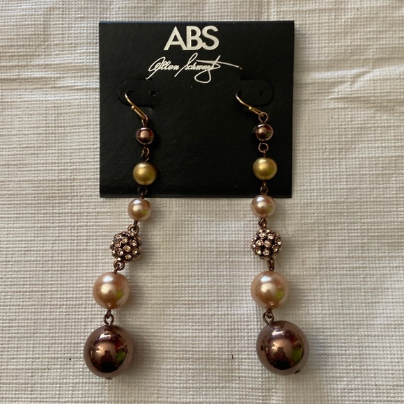Gorgeous, hanging pearl and gemstone earrings from Neiman Marcus - Picture 1 of 3